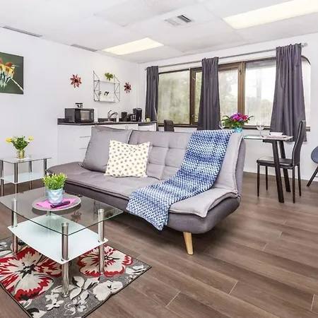 Modern Queen Apartment - Steps From Little Italy Apartment
