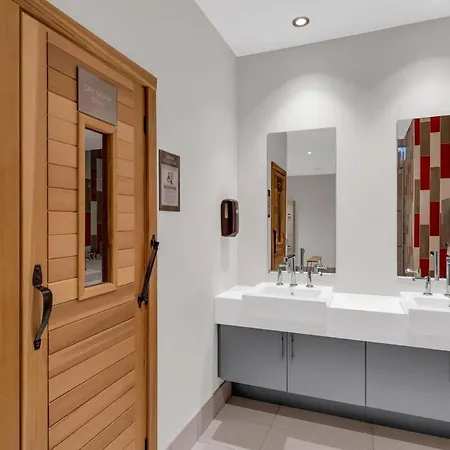 Apartment Executive With Parking Dt Ottawa