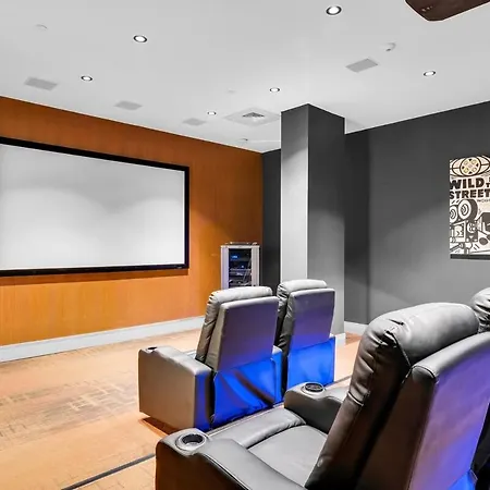 Executive With Parking Dt Apartment
