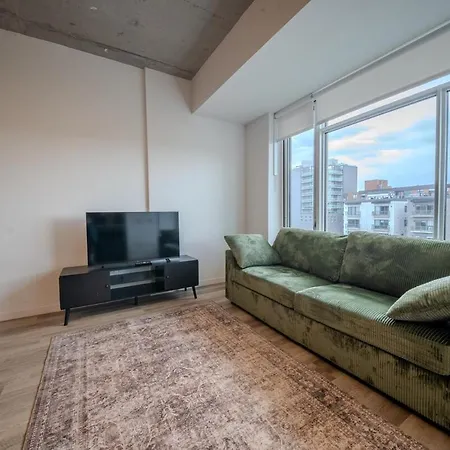Apartment In The Heart Of Westboro *