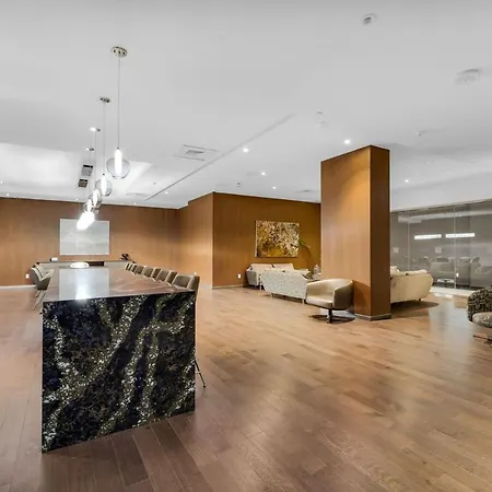 Executive With Parking Dt Apartment