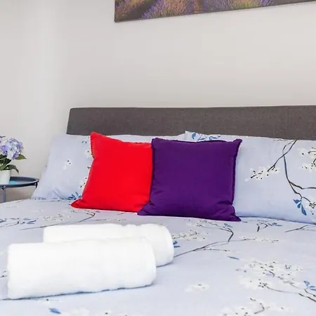 Modern Queen Apartment - Steps From Little Italy