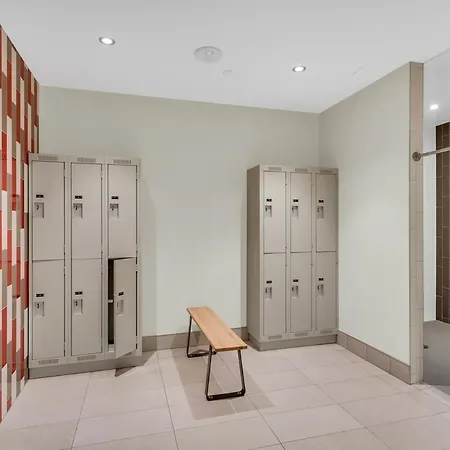 Executive With Parking Dt Apartment *
