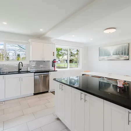 Beautiful Single Family In * Ottawa