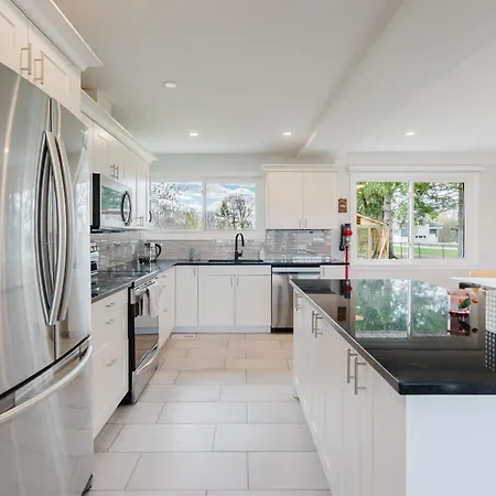 Beautiful Single Family In * Ottawa
