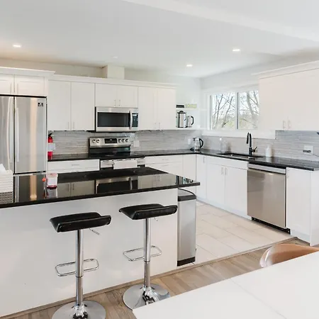 Beautiful Single Family In * Ottawa