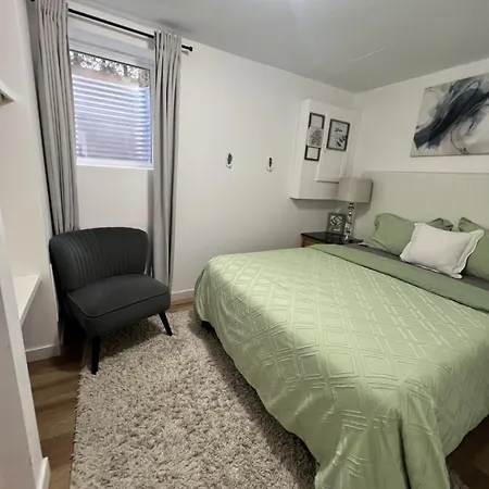 Apartment Elegant Basement In Barrhaven, *