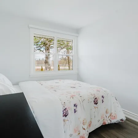 Beautiful Single Family In * Ottawa