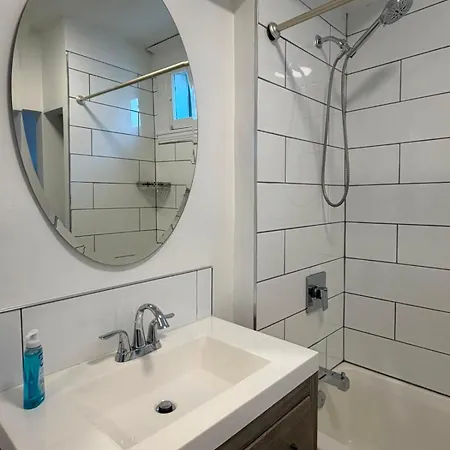 Cozy 1br Unit Steps To Uottawa Apartment