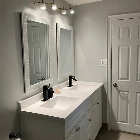 Ideal Monthly Entire Unit 2 Bd 1bh Free Parking Lowertown * Ottawa
