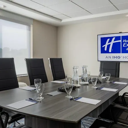 Express & East-orleans By Ihg Hotel 2*