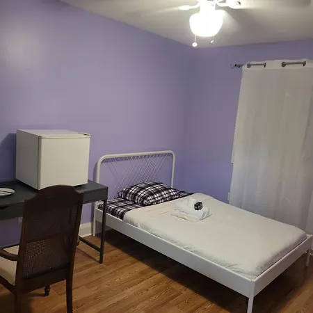 Prime Location & Cozy At The Heart Of Kanata, Homestay *