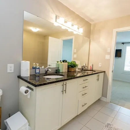 Apartment 4br Family With Free Parking Ottawa