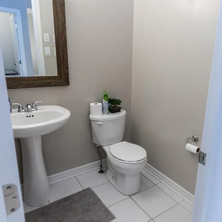 4br Family With Free Parking Apartment Ottawa