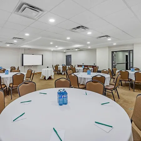Quality Orleans Inn 3*