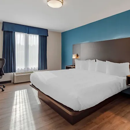 Quality Orleans Inn 3*