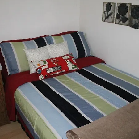 Adib Apartments - 931 Pinecrest Rd, Unit B Apartment Ottawa