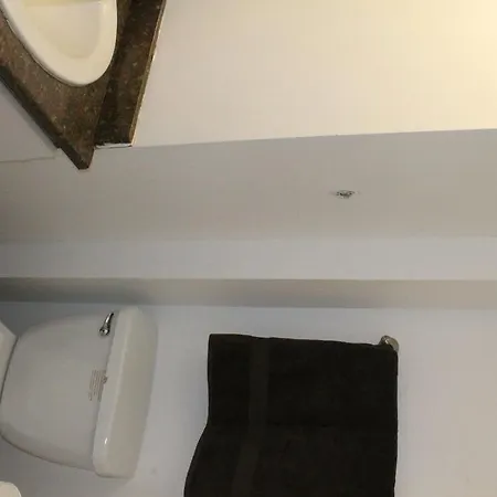 Apartment Adib - 840 Woodroffe Ave, Unit 1 *