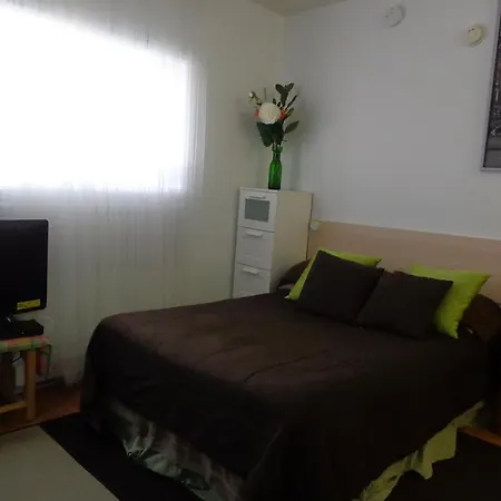 Adib - 362 Friel St, Unit 18 *