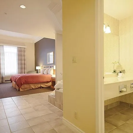 Hotel Fairfield & By Marriott Kanata 3*
