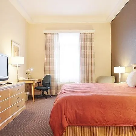 Hotel Fairfield & By Marriott Kanata 3*