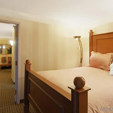 East By Ihg 4*