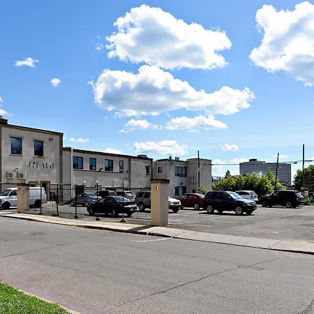 Ottawa Inn Hotel 2*