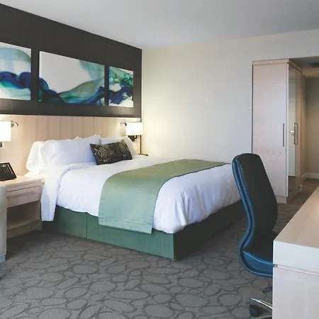 Hotel Delta By Marriott Centre 4*