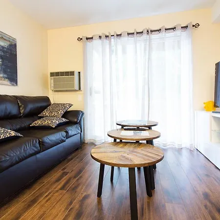 Frank Street Flats Apartment