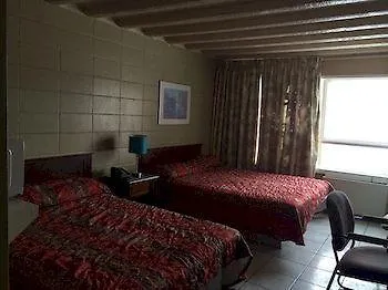 Richmond Plaza Motel *