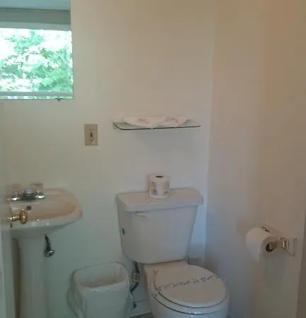 Richmond Plaza Motel *