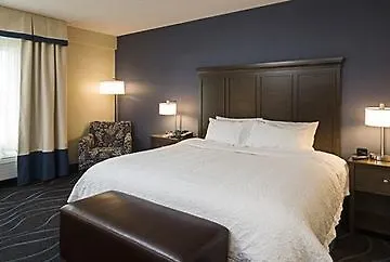 Hotel Hampton Airport Ontario 2*