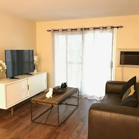 Frank Street Flats Apartment *