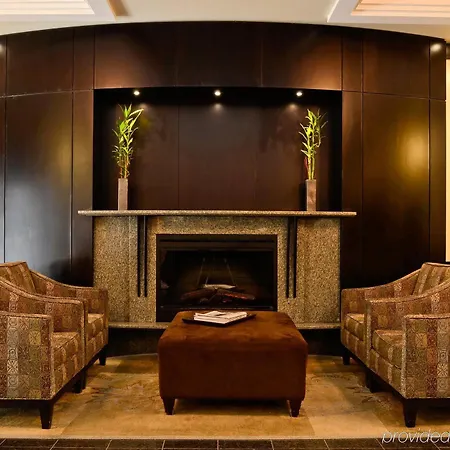Hotel At Bay Ottawa