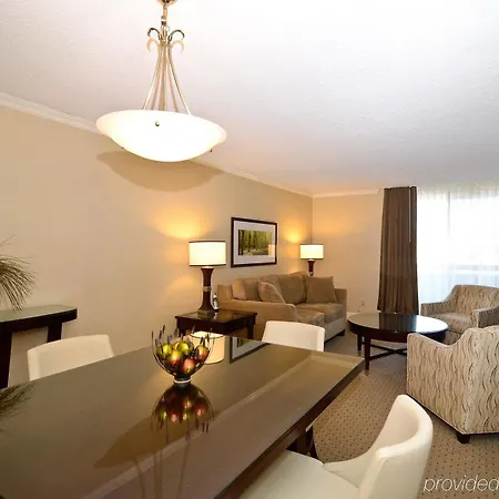 At Bay Hotel Ottawa