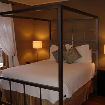 Avalon Bed & Breakfast 4*