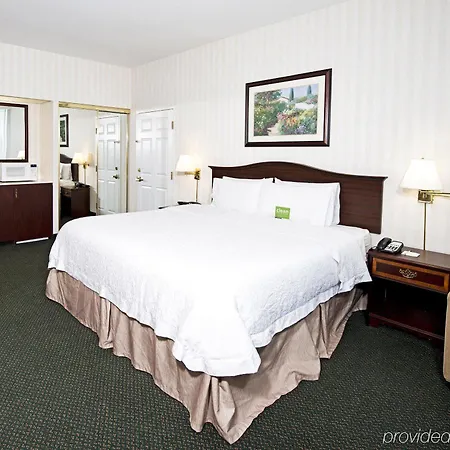 Hotel Hampton By Hilton Ottawa