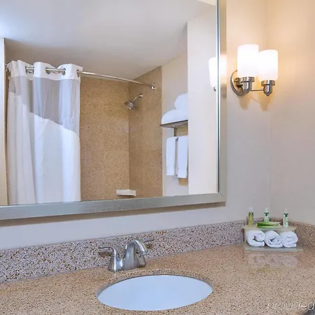 Express & Airport By Ihg Hotel 3*