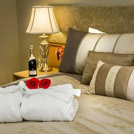 Cartier Place Hotel 3*