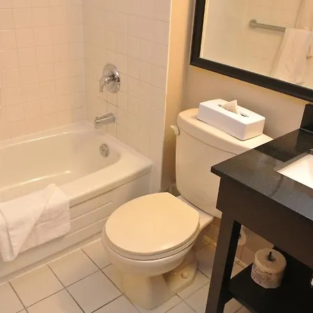 Travelodge By Wyndham East Hotel