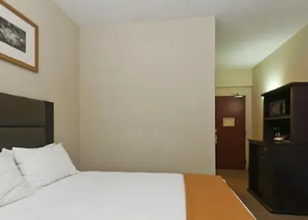 Express & Airport By Ihg Ottawa