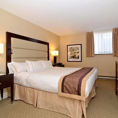 Hotel At Bay