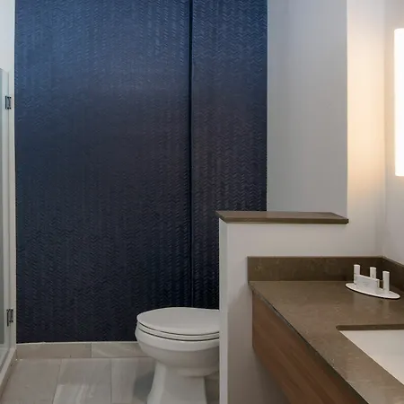 Hotel Fairfield & By Marriott Airport Ottawa