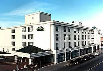 Courtyard By Marriott Downtown Hotel