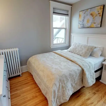 Bright Clean Private In The Heart Of Downtown! Parking Wi-fi Smart Tv Included *
