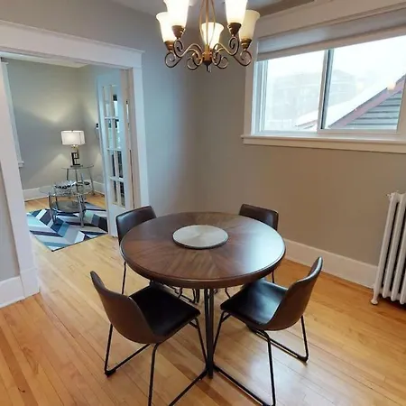 Bright Clean Private In The Heart Of Downtown! Parking Wi-fi Smart Tv Included * Ottawa