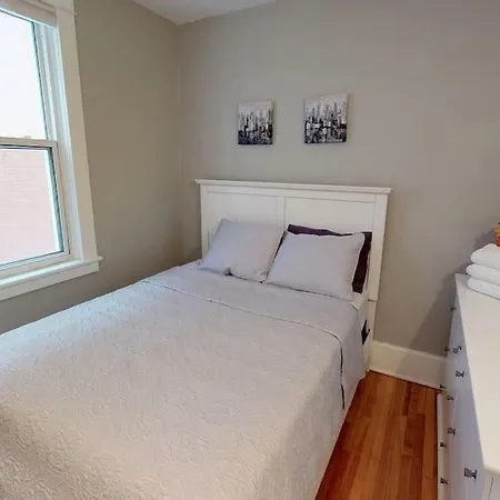 Bright Clean Private In The Heart Of Downtown! Parking Wi-fi Smart Tv Included * Ottawa