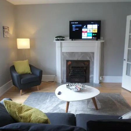 Beautiful, Clean, Quiet 2 Br-in Downtown Ottawa. Parking, Wifi And Netflix Included