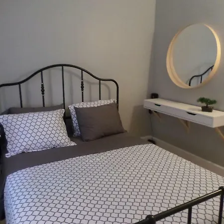 Beautiful, Clean, Quiet 2 Br-in Downtown Ottawa. Parking, Wifi And Netflix Included Apartment *