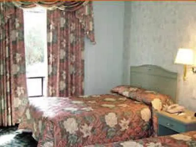 Ramada By Wyndham On The Rideau Hotel 3*